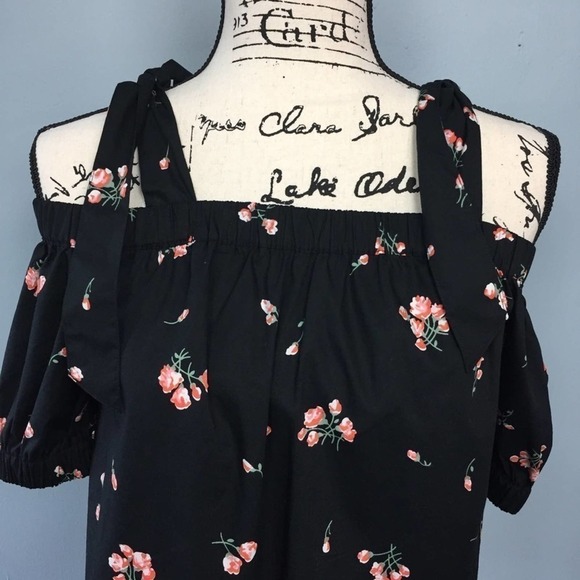 𝅺14th & Union Off the Shoulder Black Tulip Floral Lightweight Blouse Women’s S - Picture 3 of 12